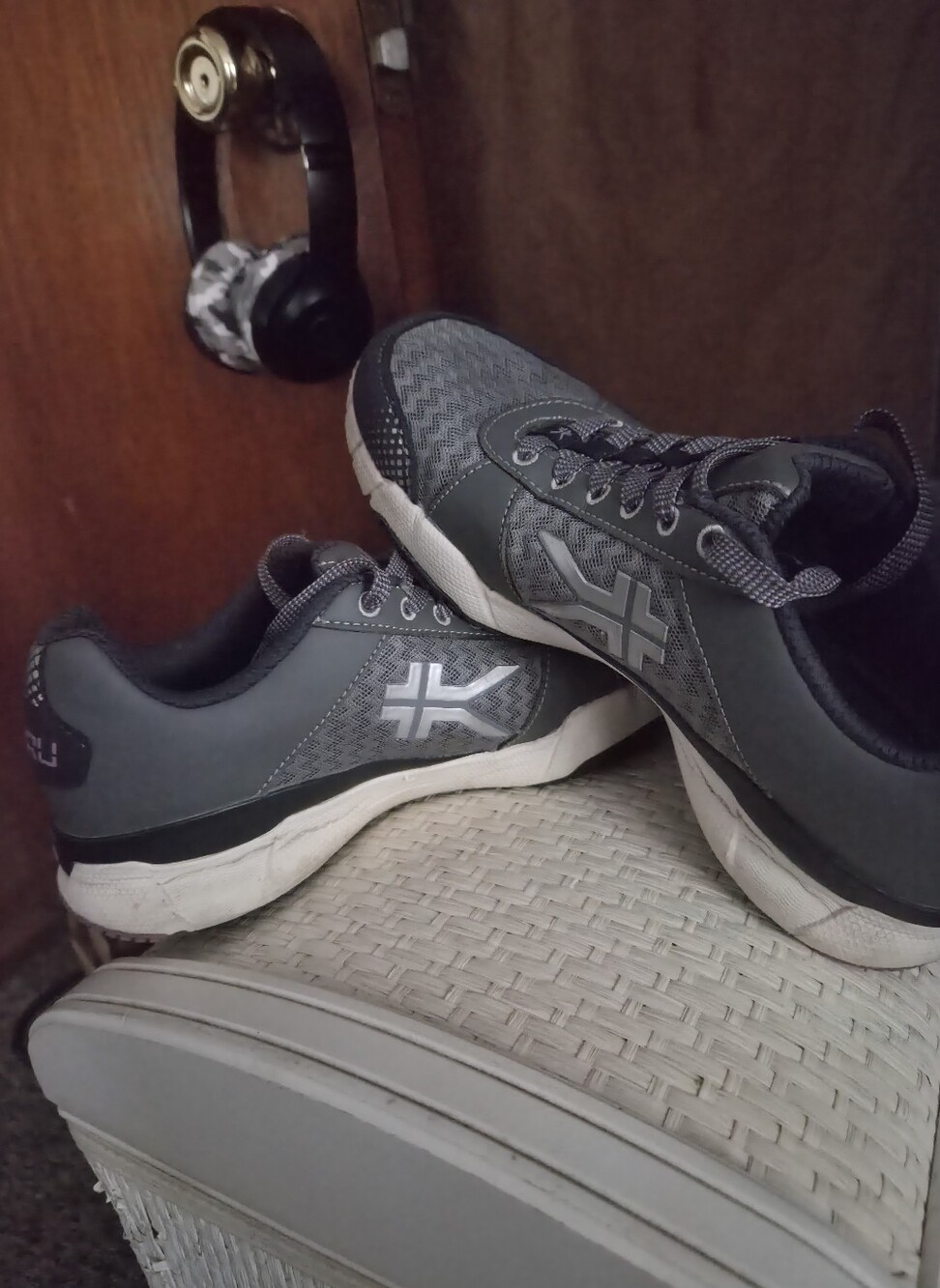 Women's Kuru Size 7.5 Running Shoes